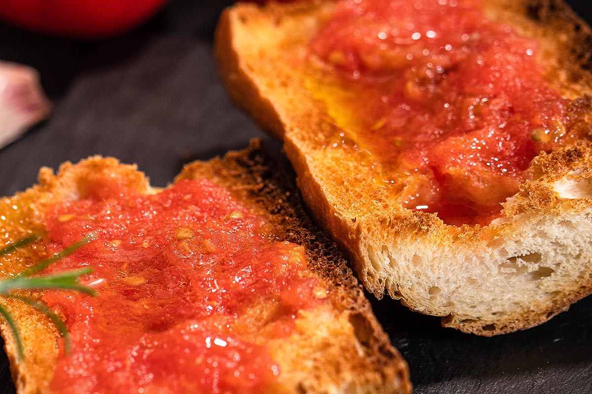 Pan con tomate
