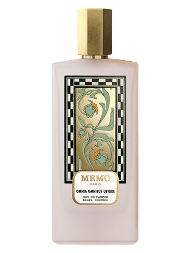 Omnia Omnibus Ubique bottle