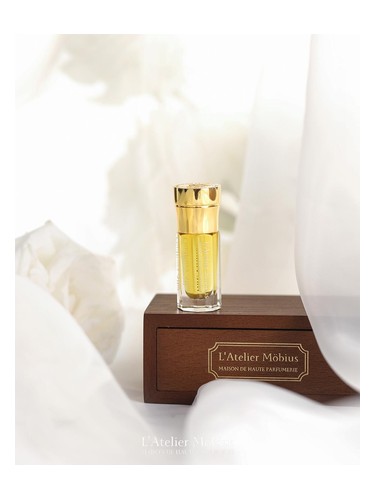 OudRoza Alba bottle