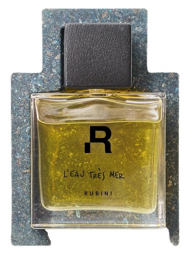 L’Eau Tres Mer bottle