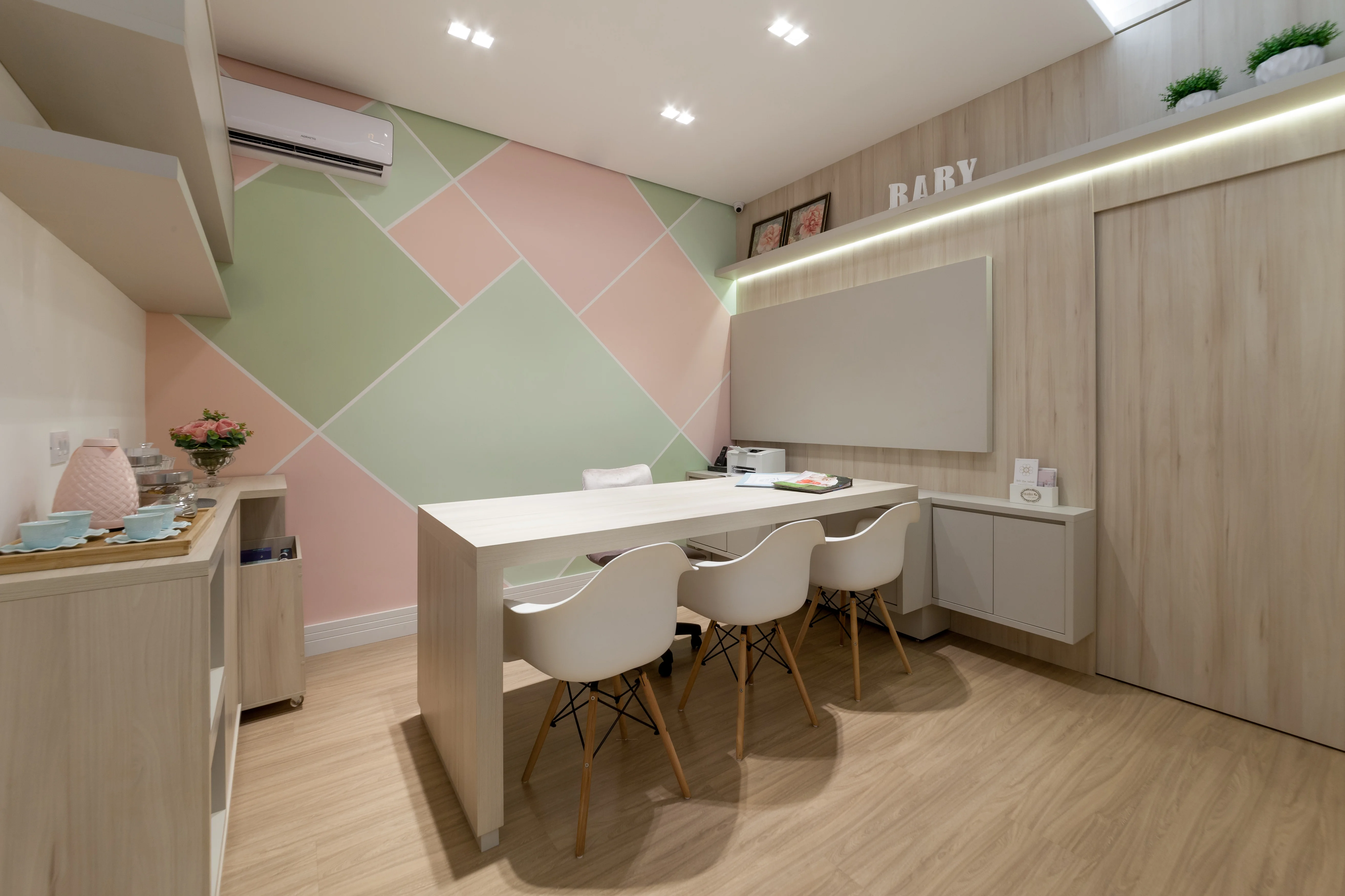 Projeto de show room de loja de lingerie feito pelo Studio ODD Design, de Maringá