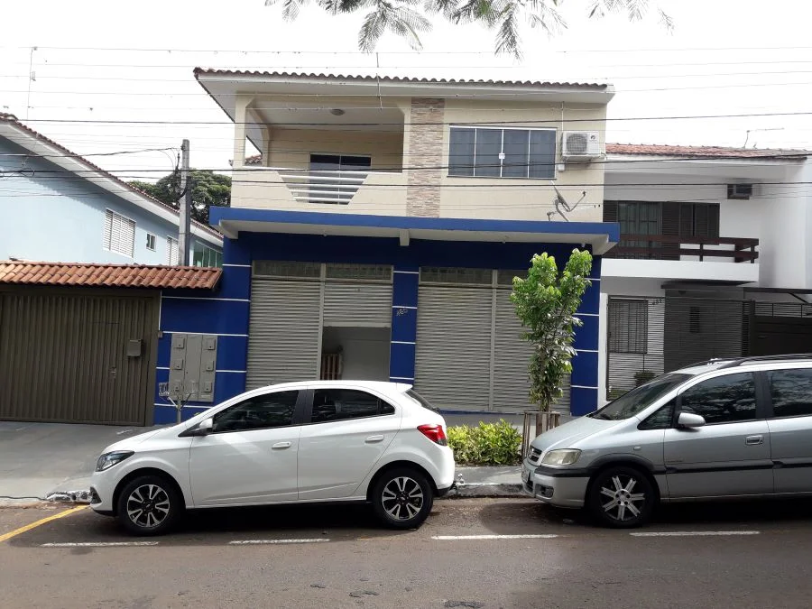 antes e depois de fachada comercial em maringá por fabiana legnani arquitetura