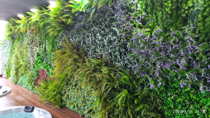 Parede com jardim vertical