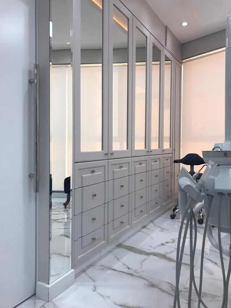 projeto arquitetônico e de interiores de uma clínica odontológica em Maringá