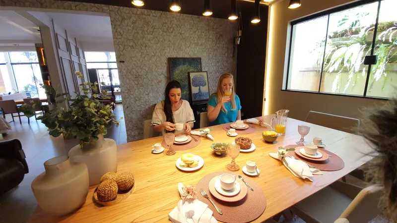 Mesa posta de chá da tarde, aprenda a como montar para receber visitas