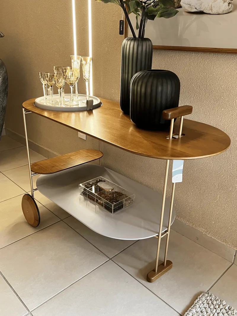 Carrinho Bar Fratelli: Funcionalidade e Elegância em Móveis de Alto Padrão