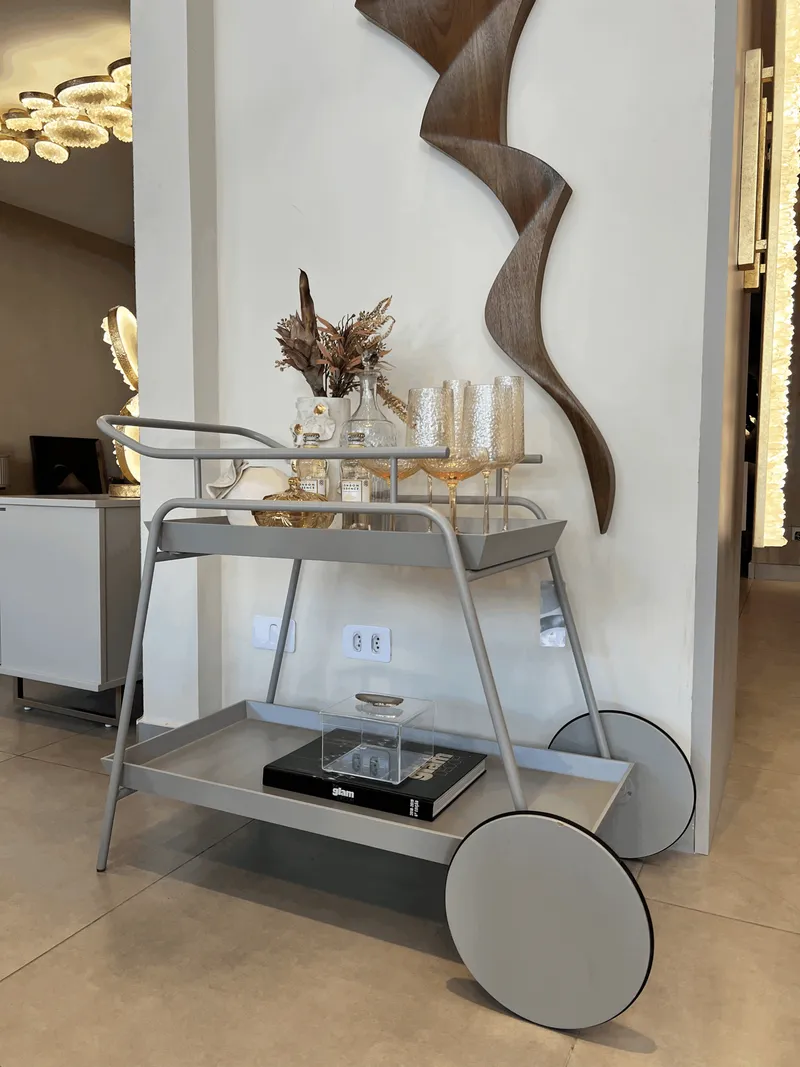 Carrinho Bar Fratelli: Sofisticação e Estilo para Sua Decoração