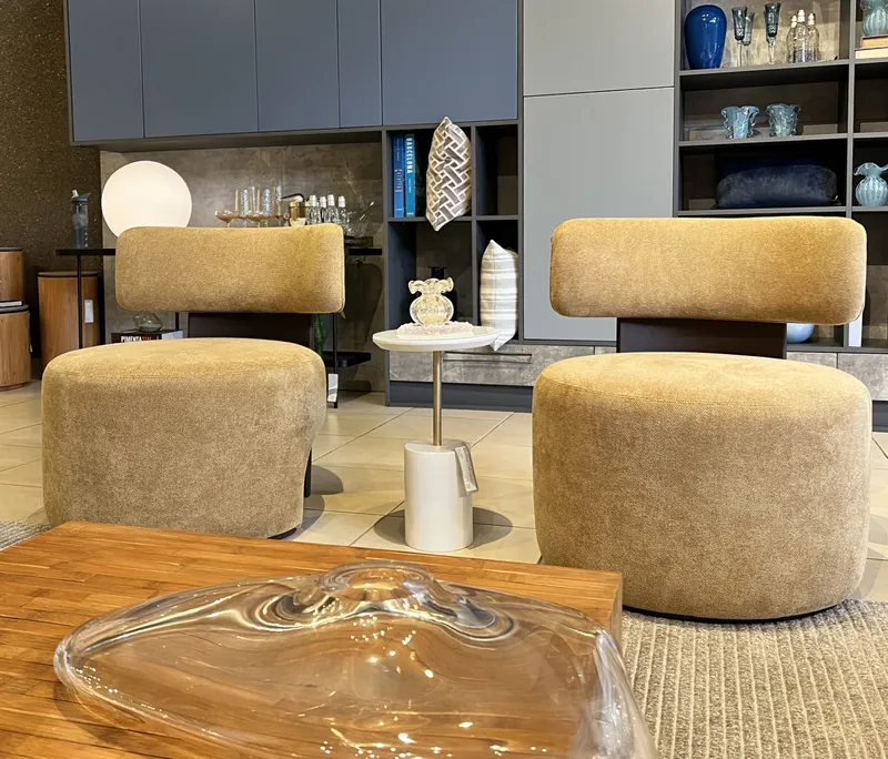 Poltrona Fratelli: Sofisticação e Conforto para Seu Ambiente