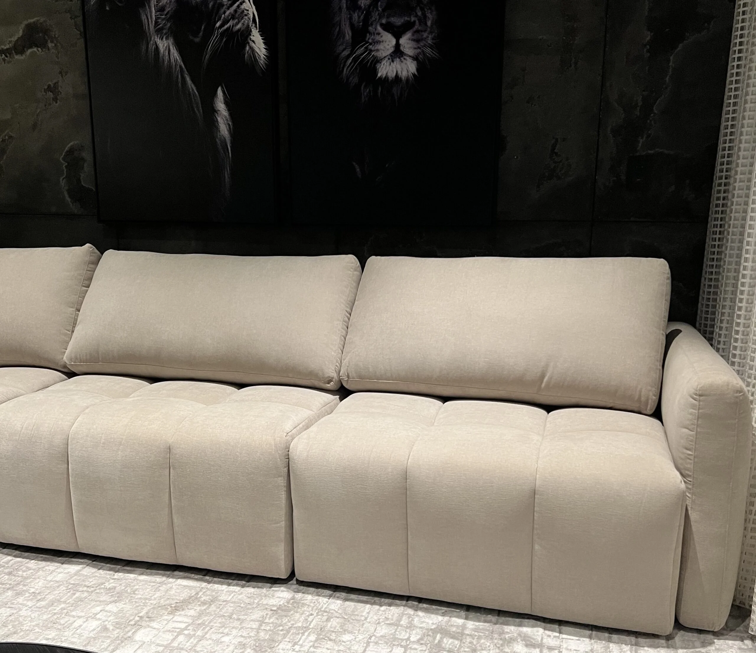 Sofá Automatizado Fratelli: Conforto e Estilo na Sua Sala de TV