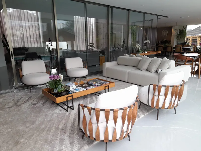 Poltrona Giratória Fratelli: Conforto e Sofisticação para Sua Casa