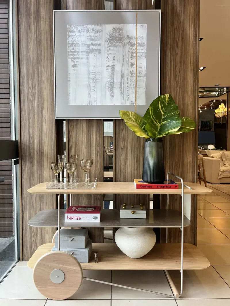 Carrinho Bar Fratelli: Sofisticação e Funcionalidade para Seu Living