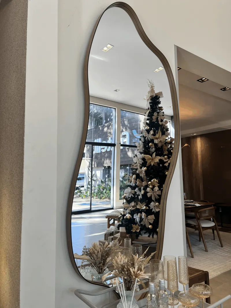 Espelho Orgânico: Transforme Seu Ambiente com Design Sofisticado