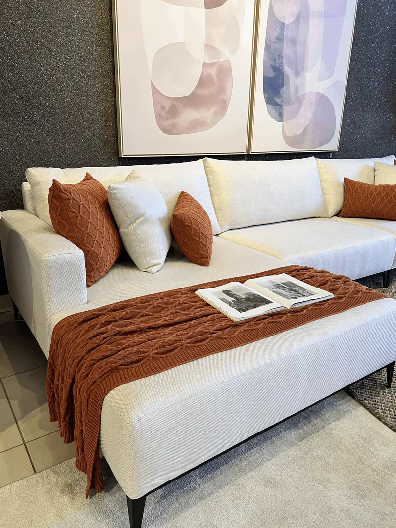 Sofá com Chaise: Elegância e Conforto na Fratelli House