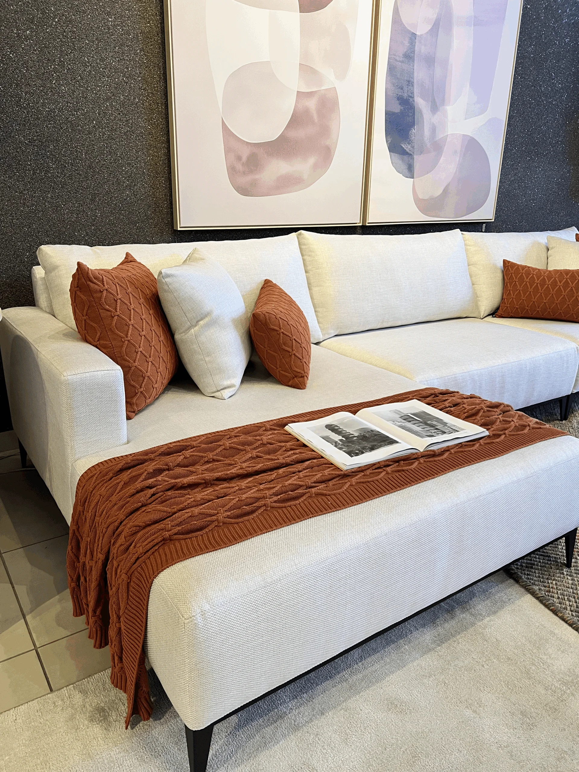 Sofá com Chaise: Elegância e Conforto na Fratelli House