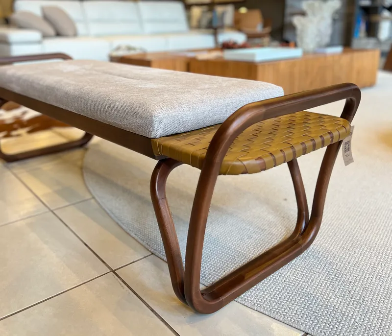 Transforme Seu Ambiente com Bancos Elegantes e Funcionais