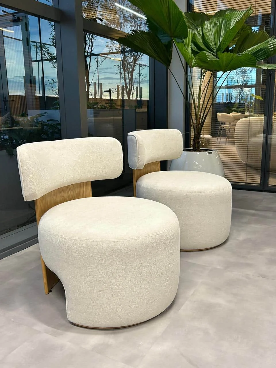 Poltrona de Alto Padrão para Espaços Corporativos: Conforto e Elegância