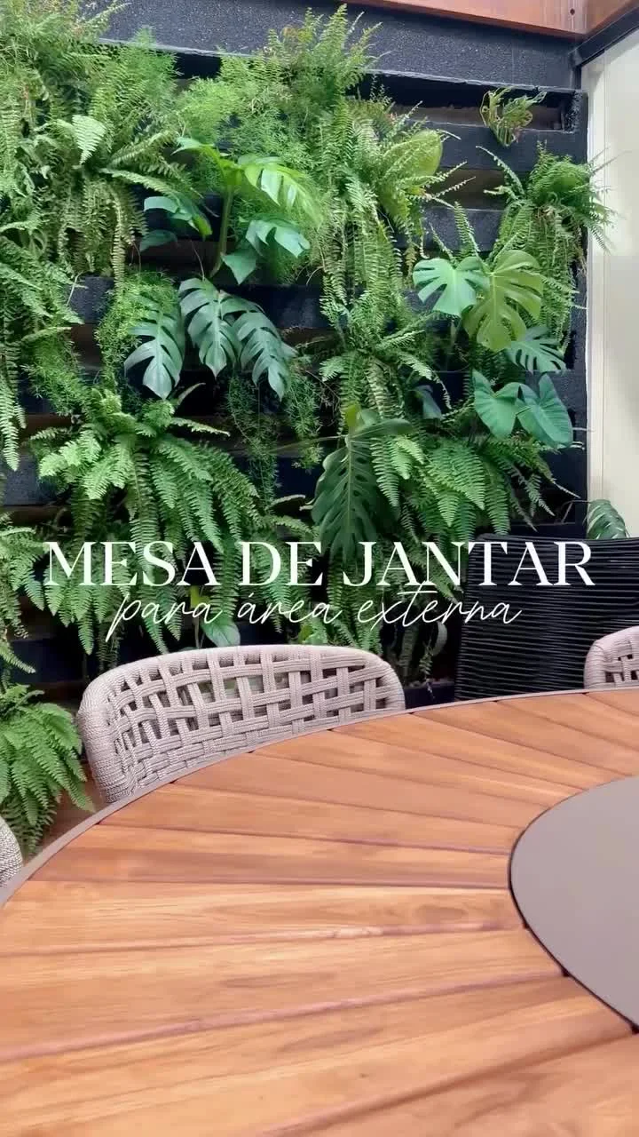 Mesa de jantar redonda com meio giratório: funcionalidade no design externo