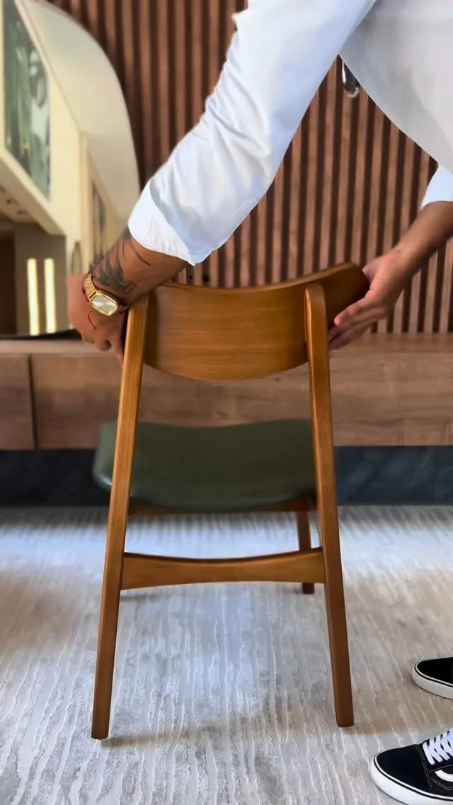 Como escolher cadeiras de jantar verdes para sala de estar.