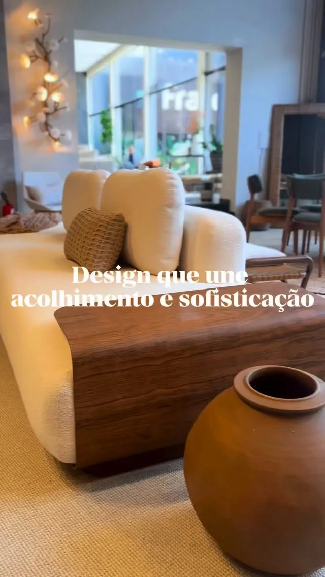 Como escolher móveis em madeira para sala de estar em L.