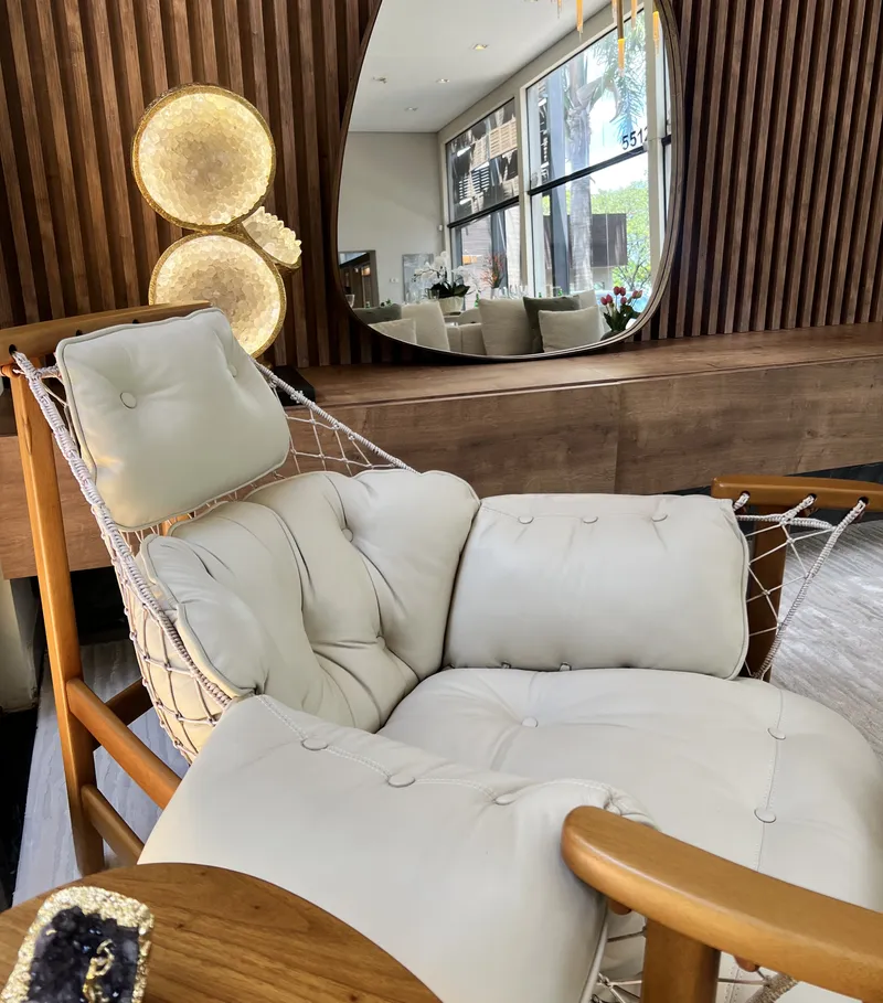 Poltrona Jangada: Sofisticação e Conforto para Seu Ambiente