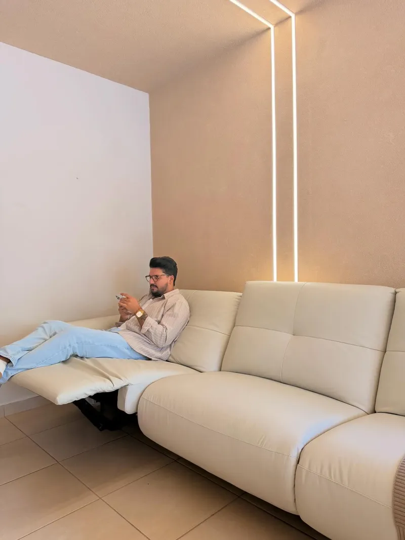 Como escolher móveis em couro para sala de estar moderna.