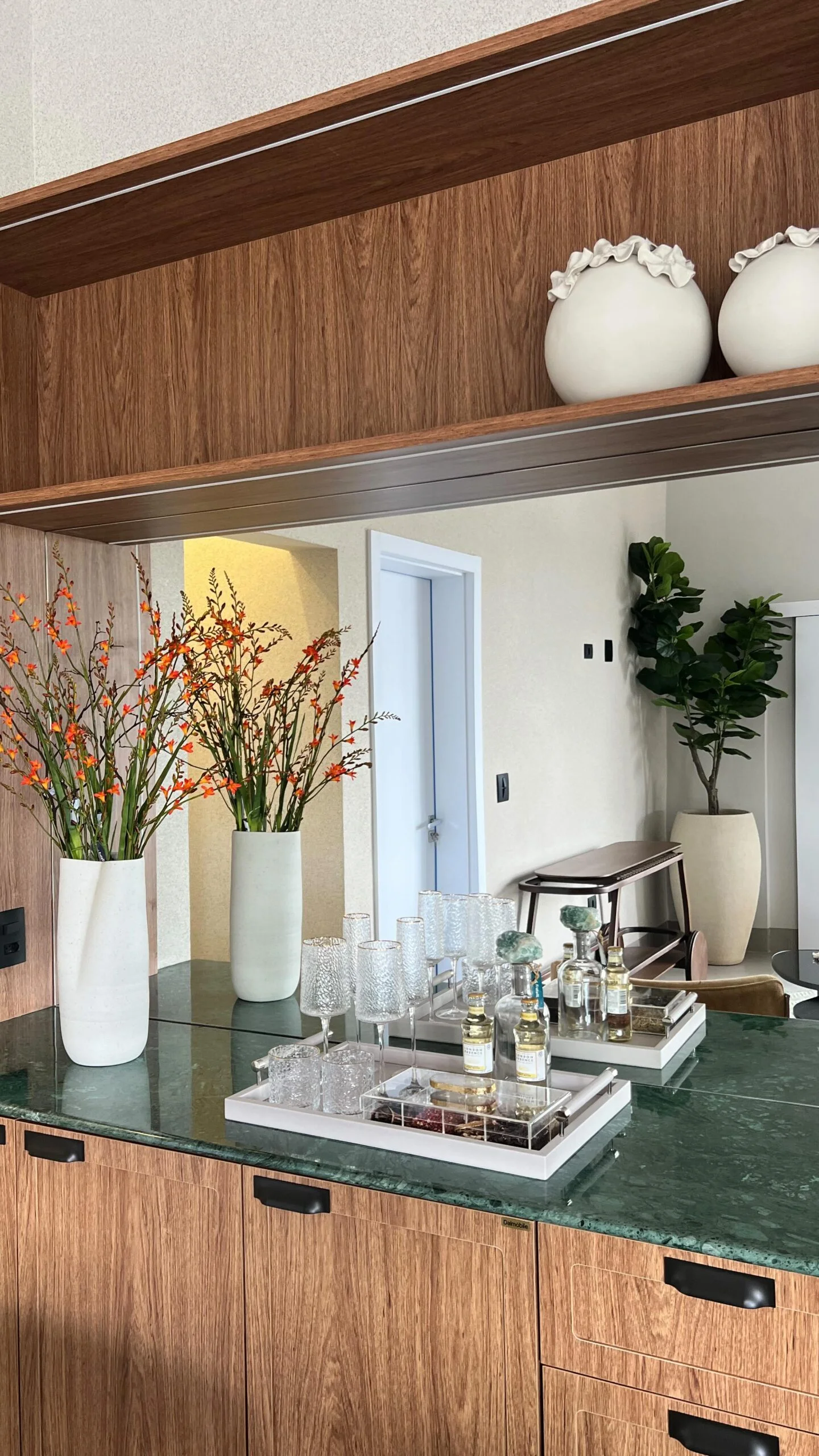 Como escolher móveis para sala de estar de alto padrão.