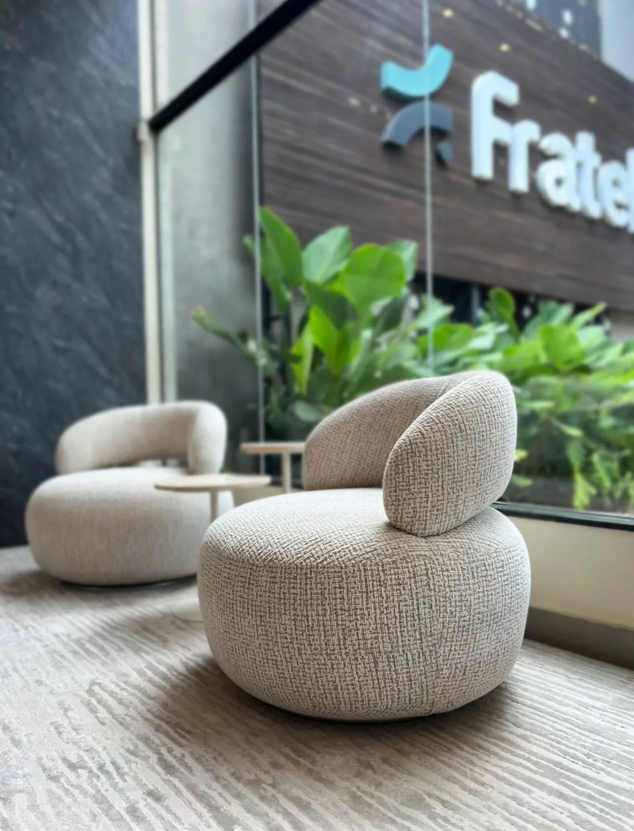 Como escolher a melhor poltrona giratória para sala de estar