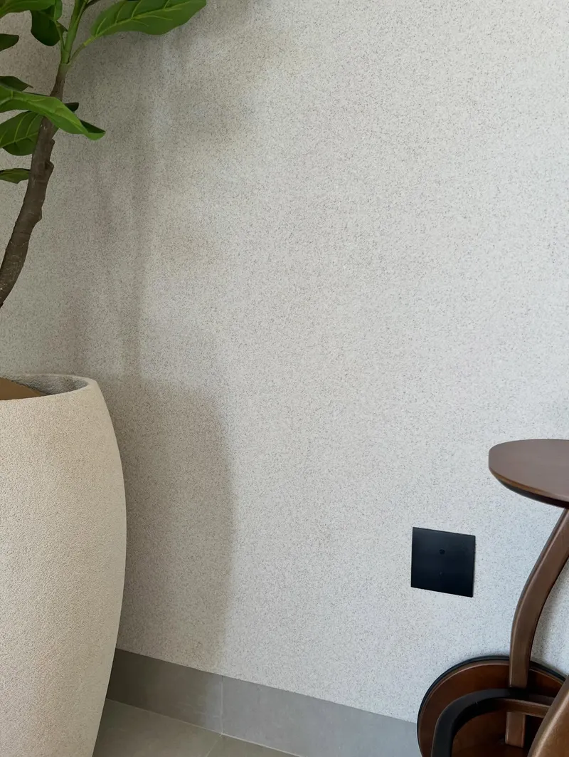 Revestimento Cristal Diamante Fino transforma a parede em destaque.