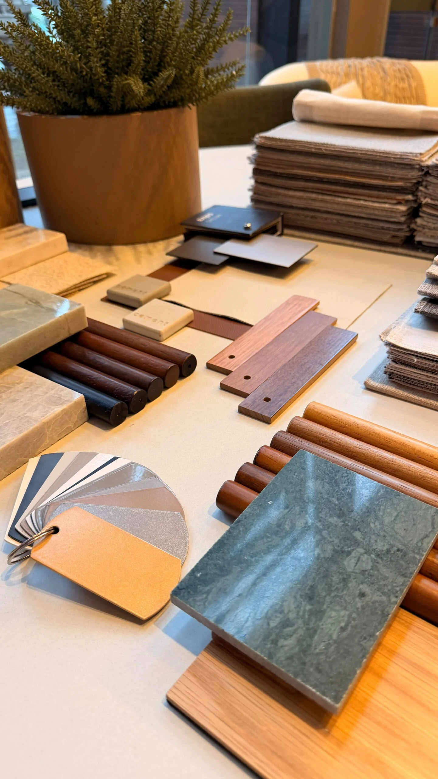 Como escolher móveis personalizados para sala de acordo com meu estilo e projeto de interiores.