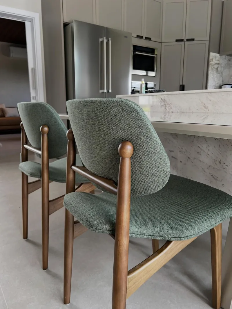 Como escolher cadeira de jantar verde escuro para a sala de jantar