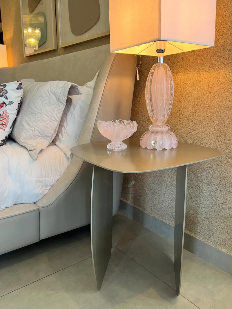 Como escolher a mesa de cabeceira certa para o quarto.