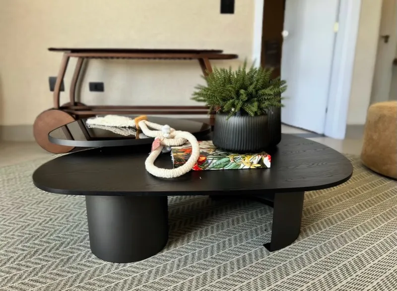 Como escolher mesa de centro preta para sala de estar com estilo sofisticado.