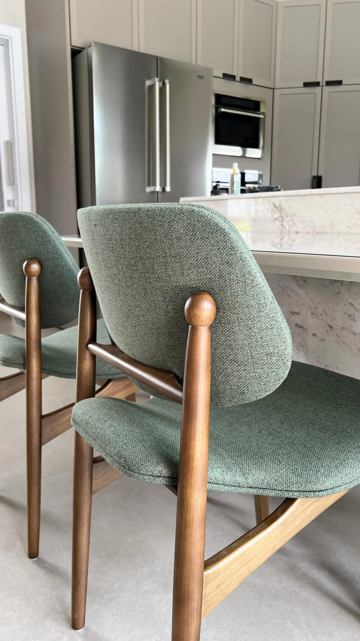 Como escolher a cadeira de jantar perfeita para a minha sala.