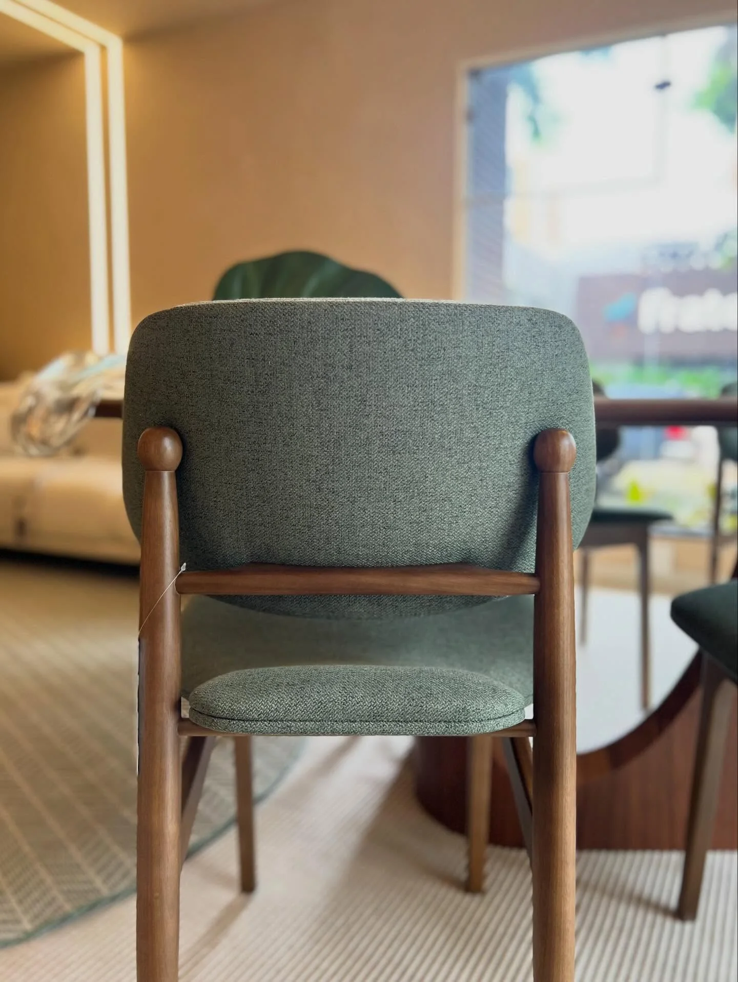 Como escolher cadeiras de jantar com tecido verde para sala de jantar