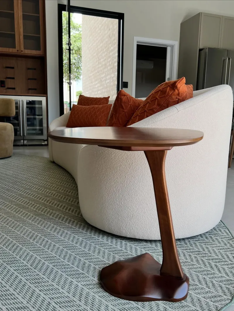 Como escolher mesa lateral para sala de estar elegante e prática.