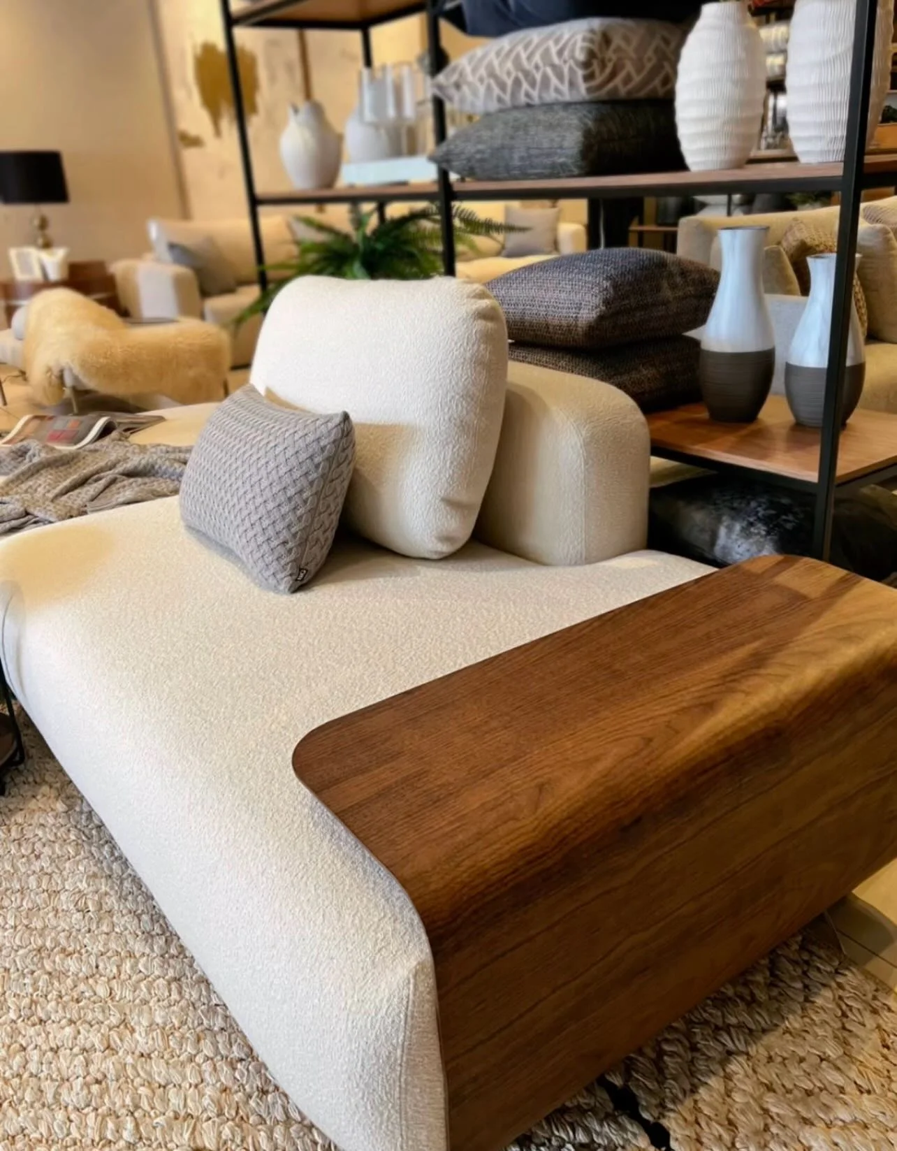 Como escolher um sofá de design para living contemporâneo.