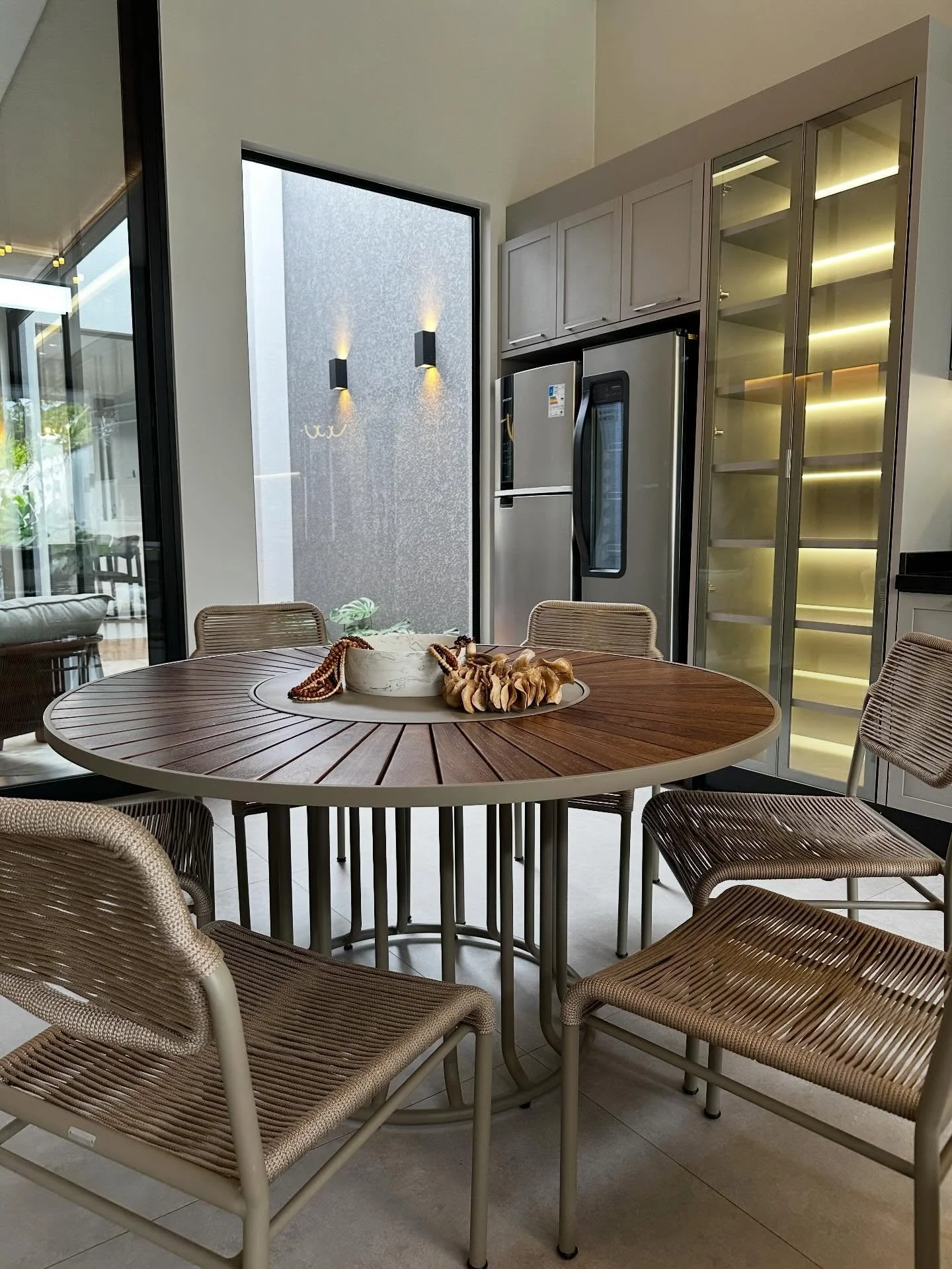 Como escolher a mesa de jantar ideal para a área gourmet do meu lar.