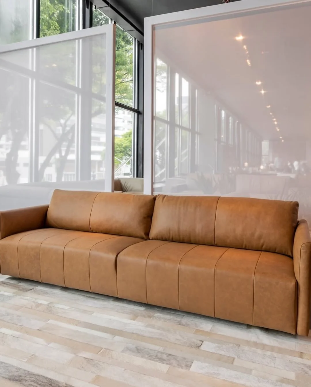 Como escolher móveis de couro para sala com estilo e conforto