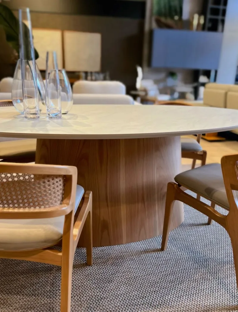 Como escolher mesa com tampo orgânico para sala de estar.