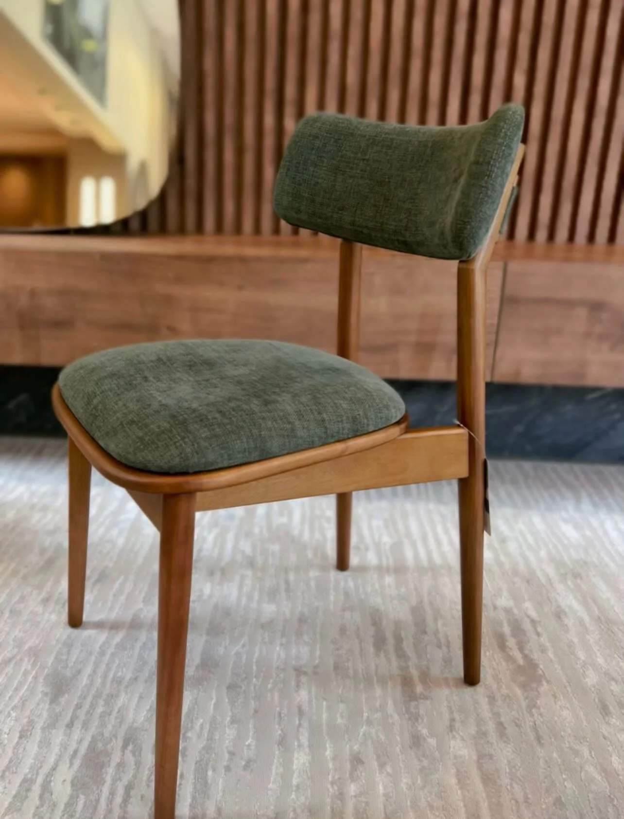 Como escolher cadeiras de jantar verdes para sala de jantar.