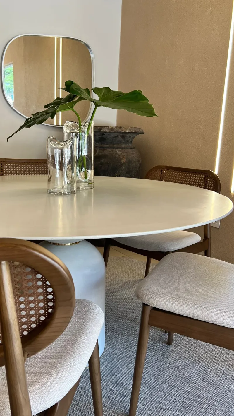 Como escolher a mesa de jantar redonda ideal para a sala.