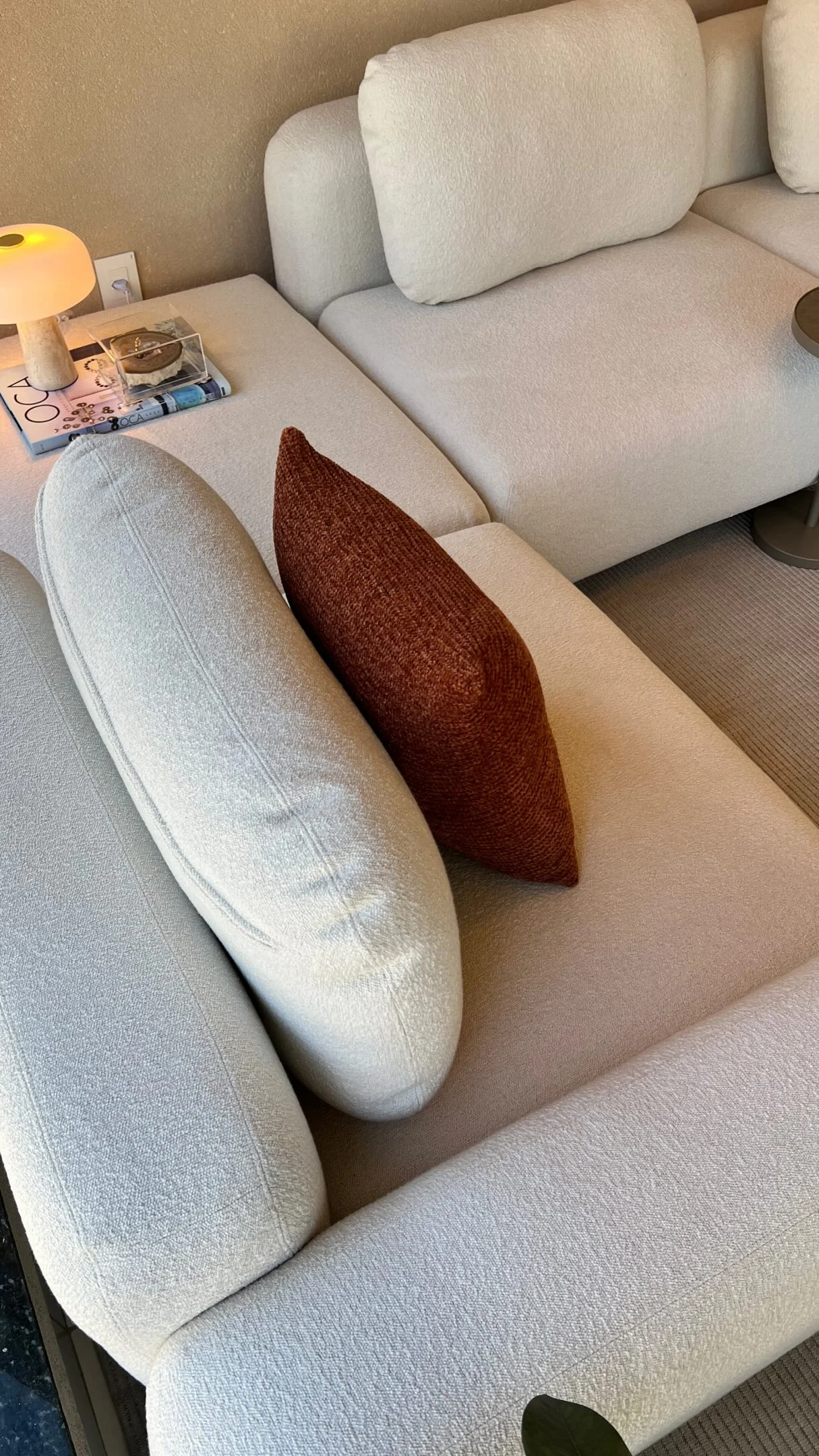 Como escolher o sofá em L mais adequado para a minha sala de estar.