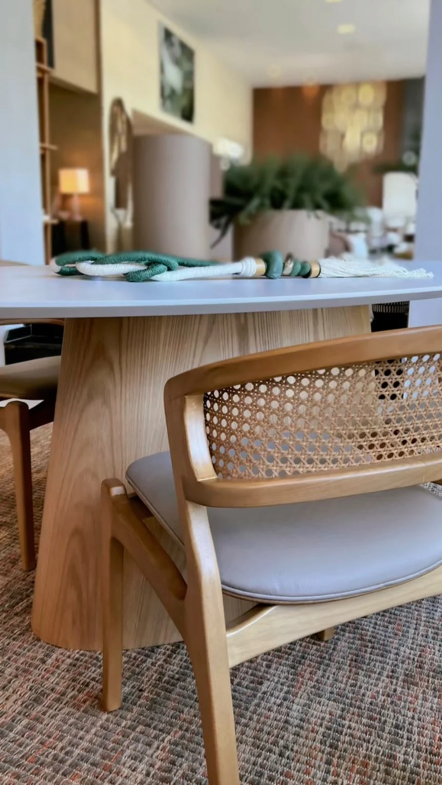 Como escolher a mesa de jantar oval perfeita para sua sala.