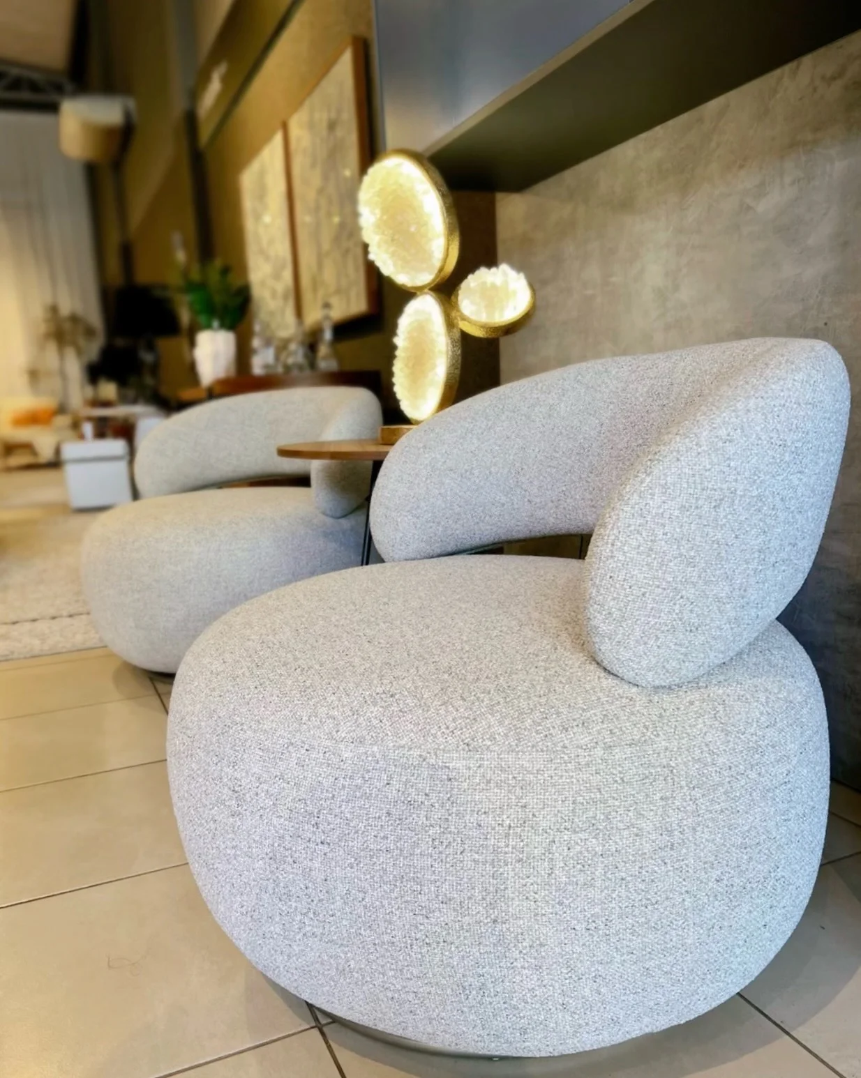 Como escolher móveis para sala que combinam conforto e design contemporâneo.