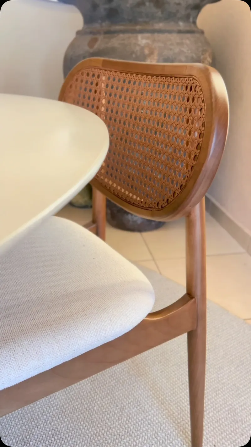 Como escolher melhor cadeiras de jantar com encosto em palha para sala.