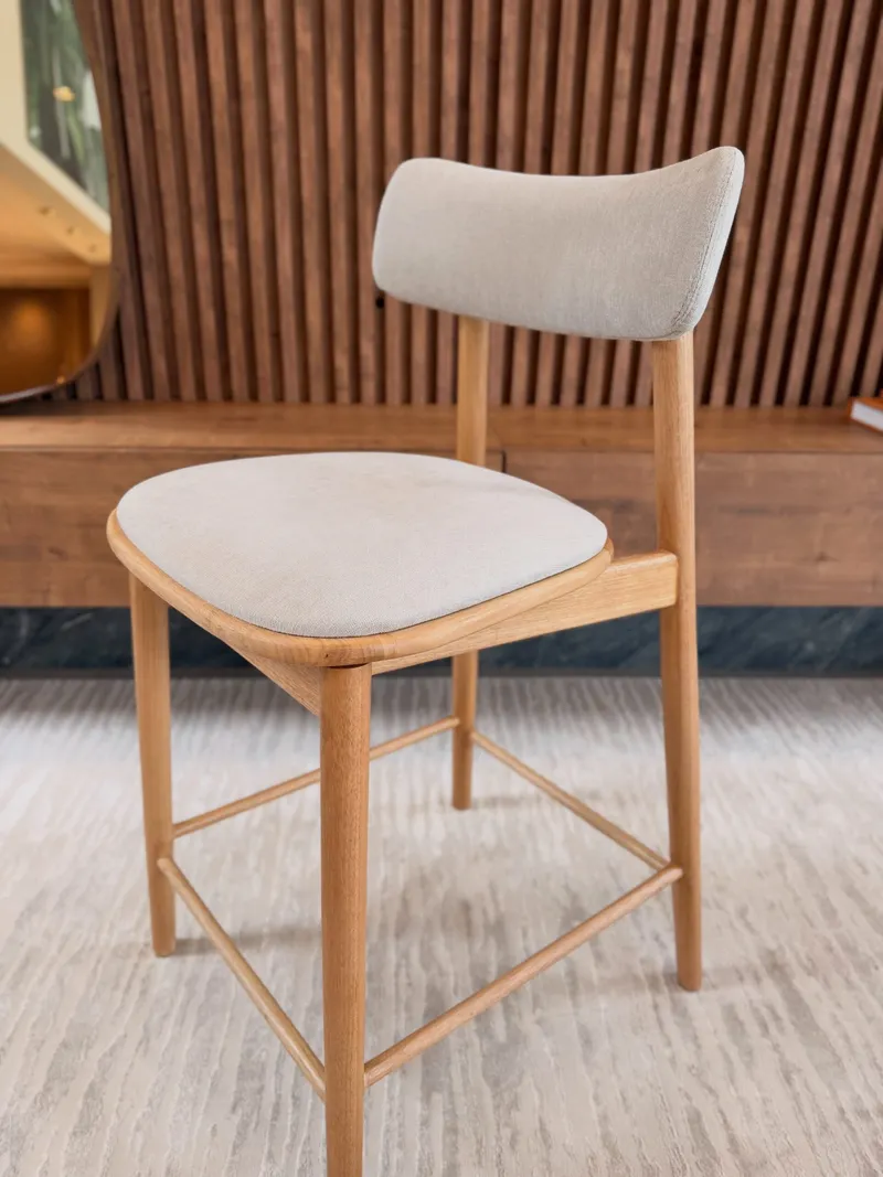 Como escolher a banqueta perfeita para o quarto ou sala.