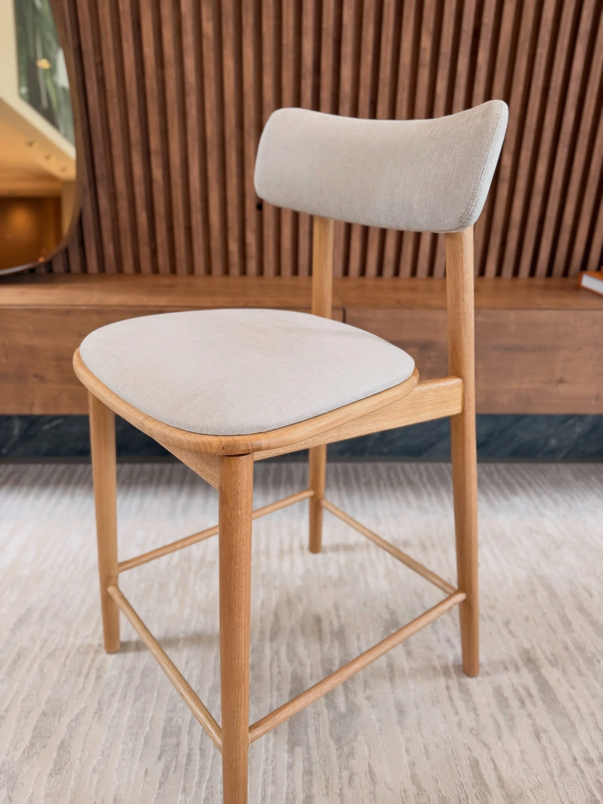 Como escolher a banqueta perfeita para o quarto ou sala.