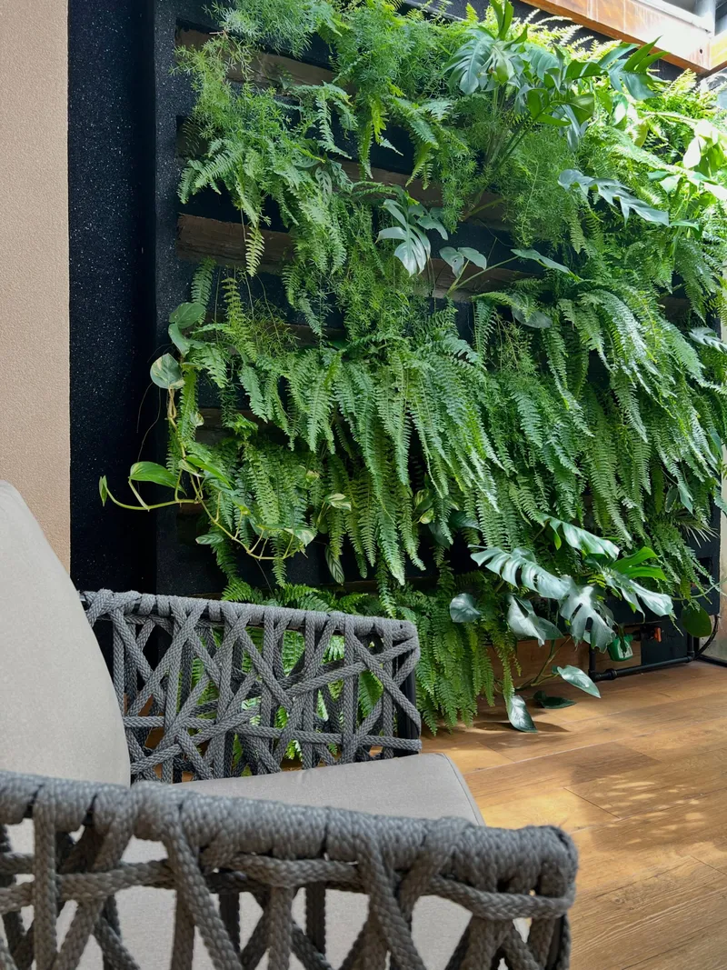 Como criar um visual gourmet com textura e sofisticação para jardim vertical