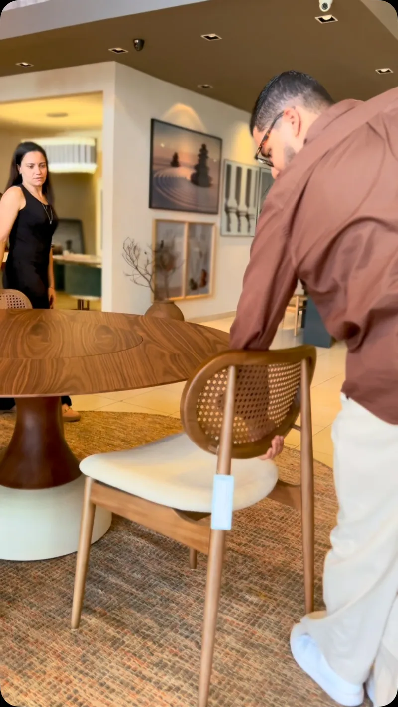 Como escolher uma mesa de jantar em madeira para sala