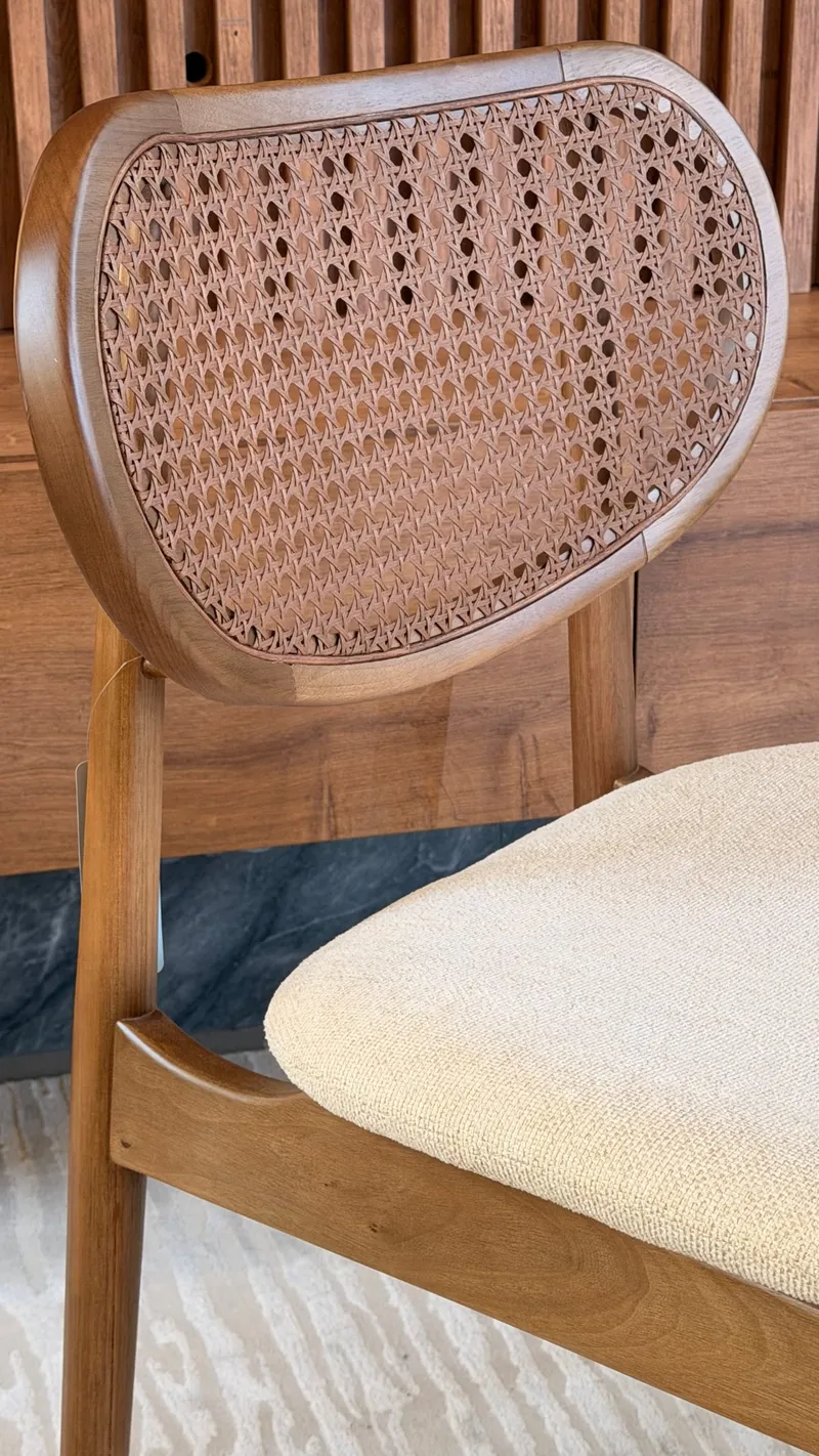 Como escolher cadeira de jantar com design refinado e acabamento impecável.